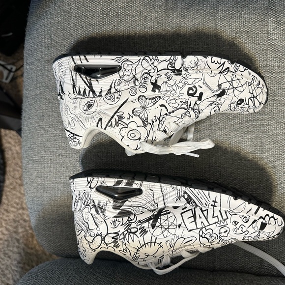 Sketchers VEXX UNO tennis shoes. - Picture 3 of 7